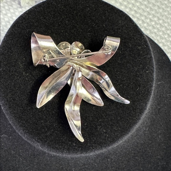 Vintage 2” Flower Ribbon Leaf Silver Tone Brooch Pin Beautiful Feminine Romantic - Picture 5 of 7